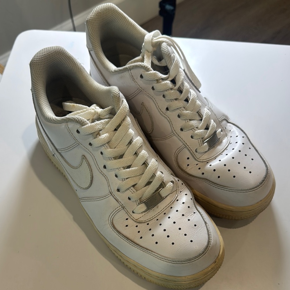 Nike White Air Force 1 Sneakers Classic Design